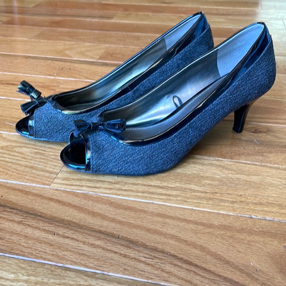 Black Bandolino Peep-toe Heels with Tassels.